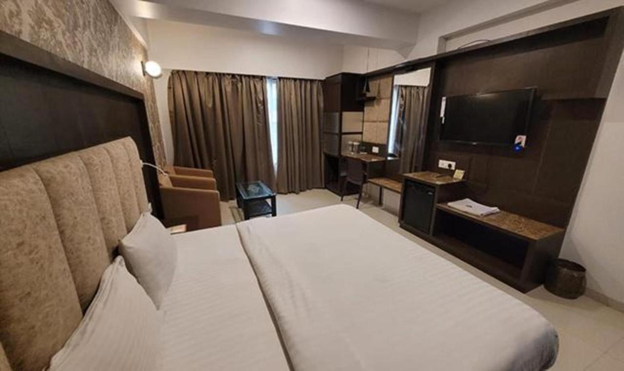 Fabhotel Prime Sapphire Regency Вадодара Екстериор снимка